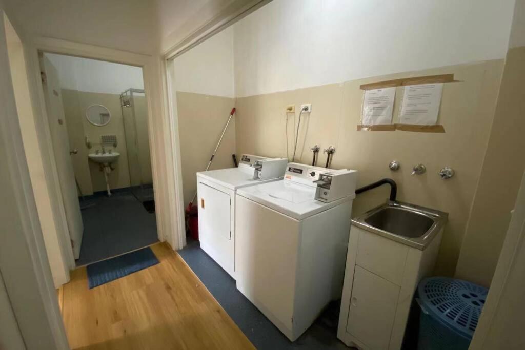 Guest house Brightly Lit And Comfy Double Room. Best Price!bla *